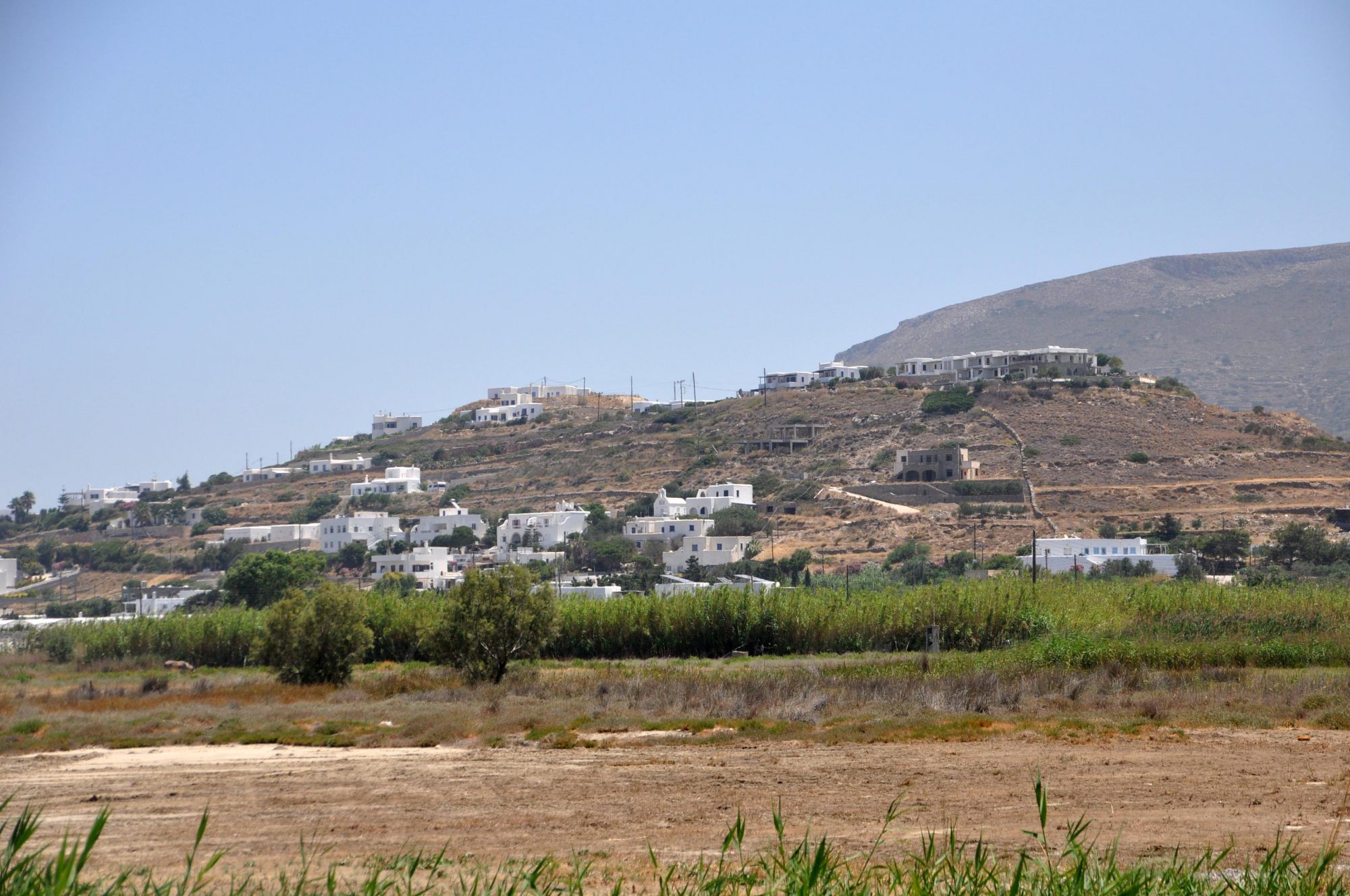 Paros, witte huizen en blauwe stranden